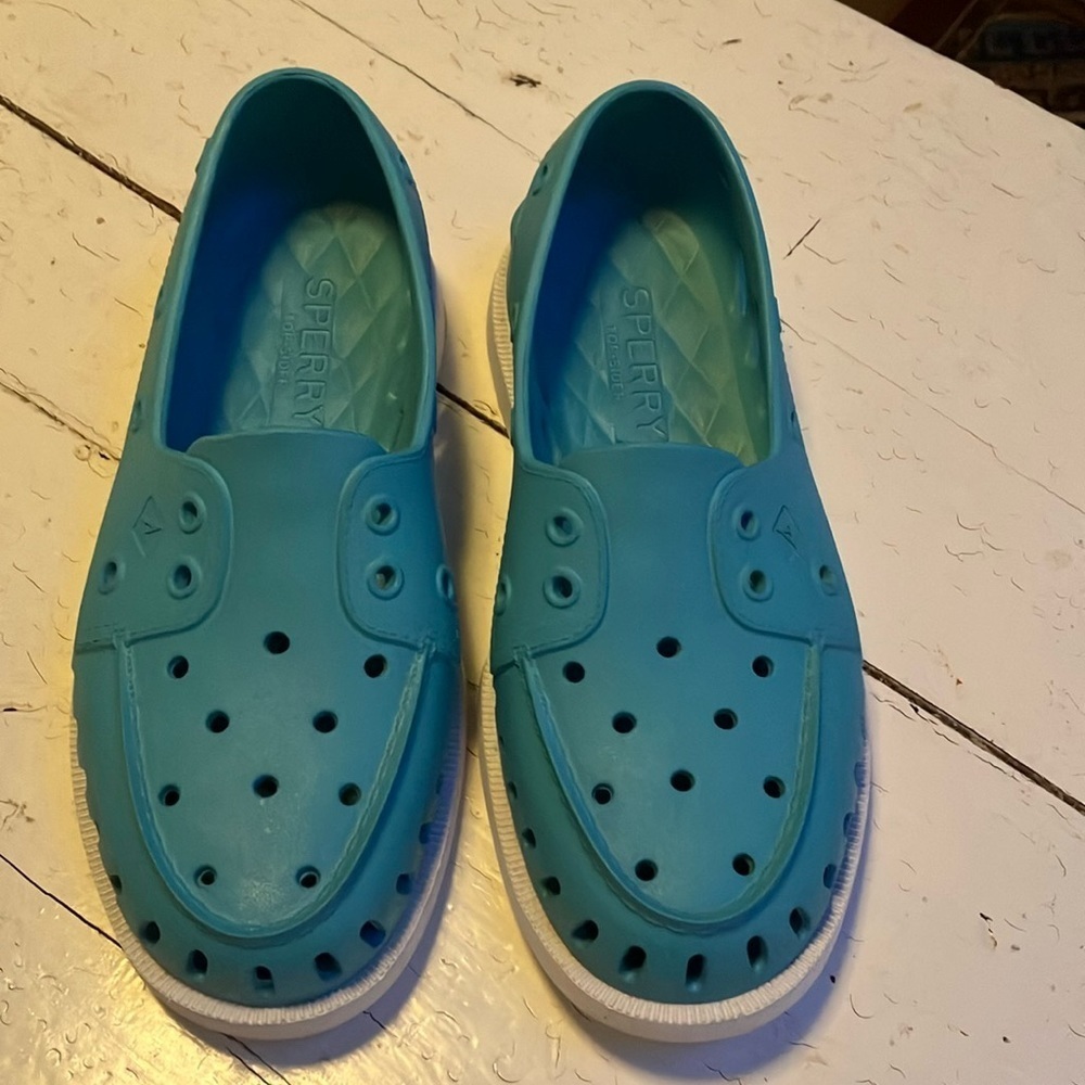 SPERRY Women’sTeal Blue Wet Dock slip-ons.Size 7 in excellent preowned condition